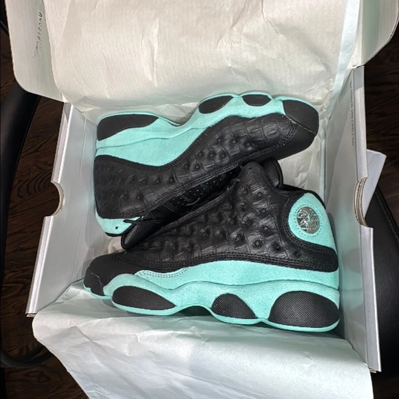 Jordan 13 Black Island Green Size 4.5Y - Picture 2 of 3